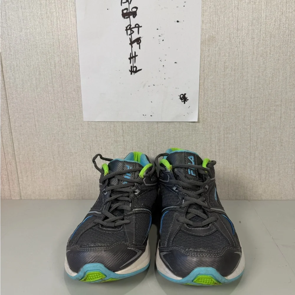 Fila Windshift Women’s Sneakers. Size‎ 9